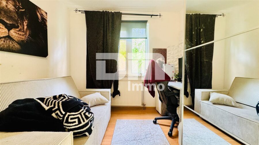 Großzügige altengerechte EG 4-Zimmer Wohnung mit großer Terrasse und Stellplatz - Schlafzimmer / Kind 2 / Gäste / Büro